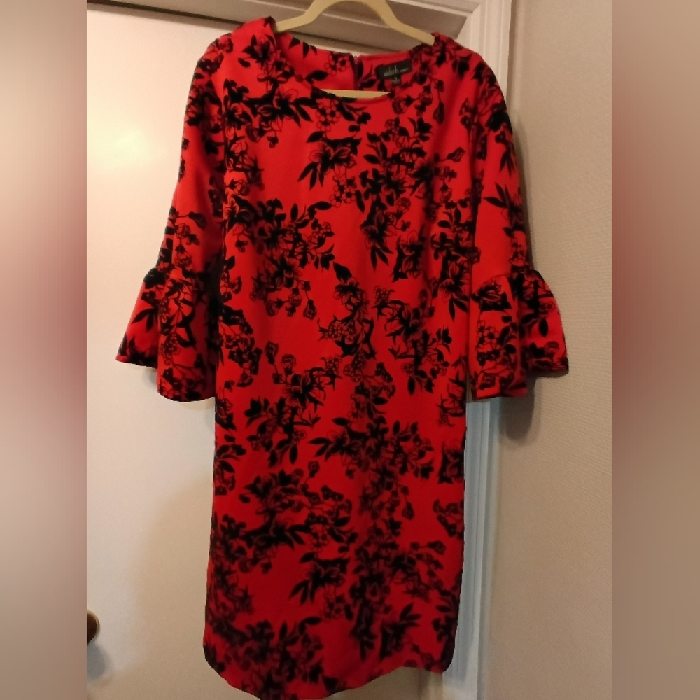Chic Long Sleeve Red and Black Floral Dress